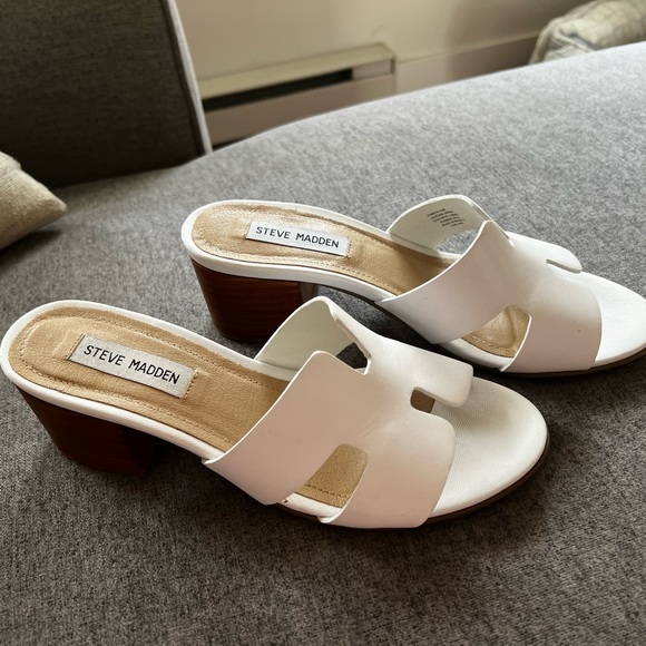 Steve Madden sandal *listed as a 7.5, shoe says 8.5 but fit REALLY small* - Picture 1 of 3